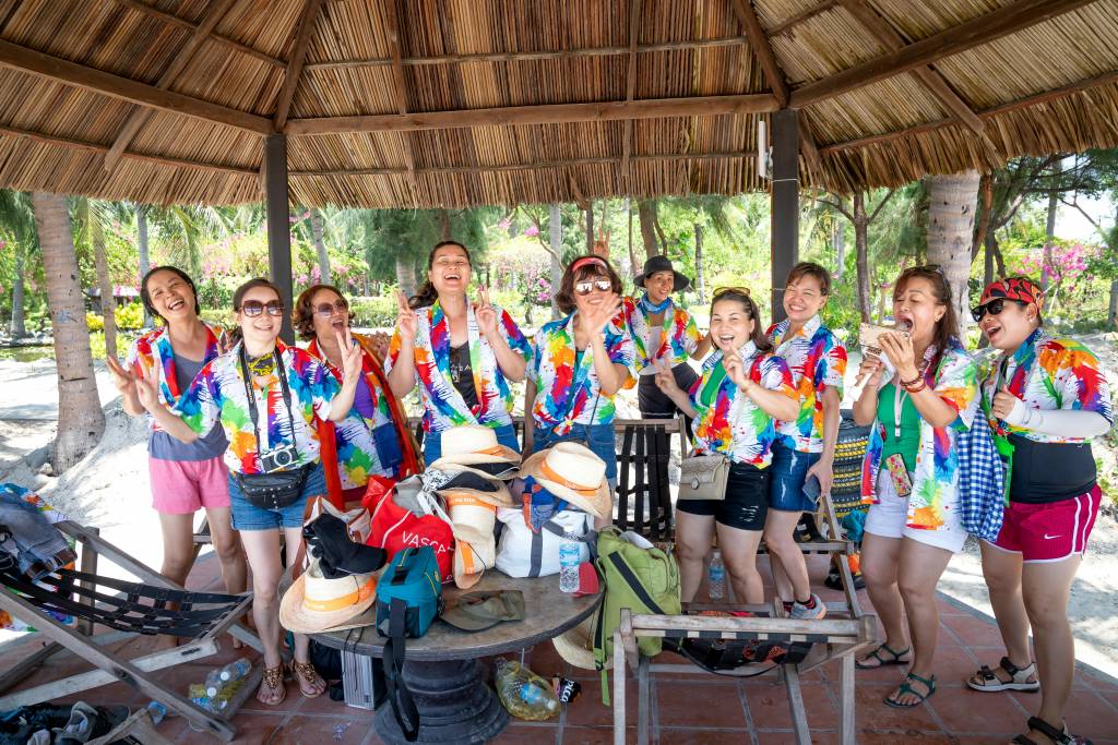 Partir seul mais pas isolé : pourquoi les vacances entre célibataires ont le vent en poupe